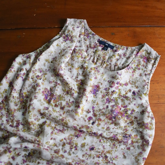 2 Spring Tops GAP & The LOFT XS - Picture 2 of 10